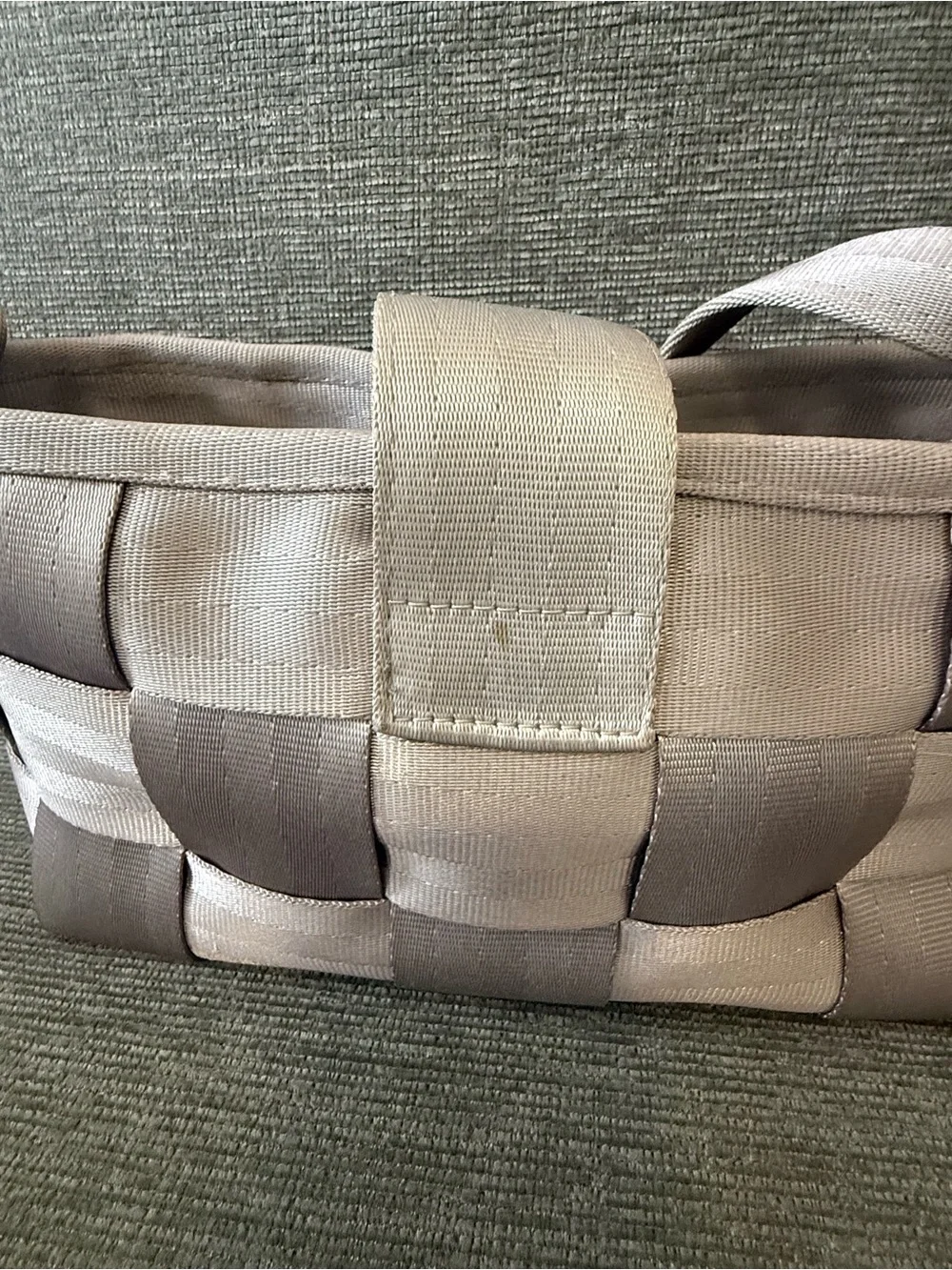 Original Harvey’s seatbelt bag. Grey/silver. Good condition. - Picture 10 of 12